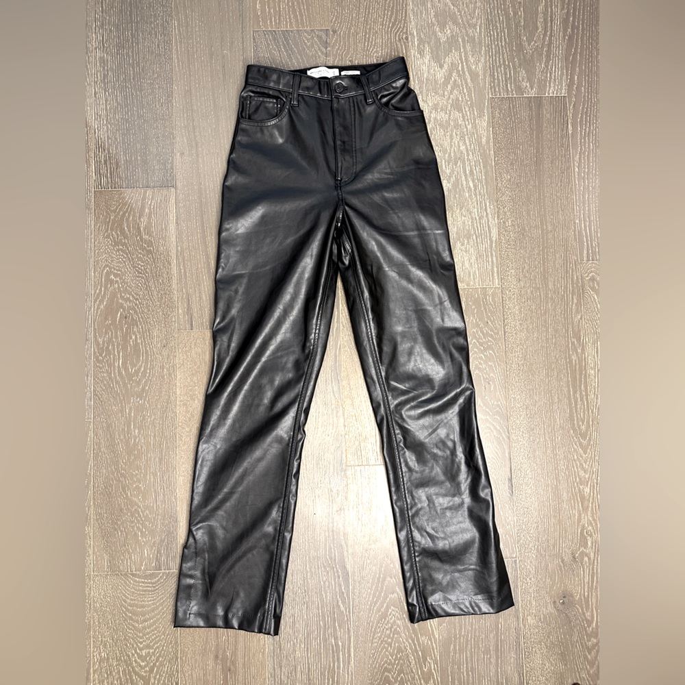 Abercrombie & Fitch 90’s Straight Ultra High Rise Vegan Leather Pants | 0 (25)